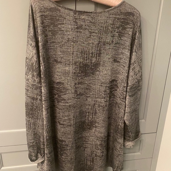 INC International Concepts grey top, size 3X - Picture 2 of 4